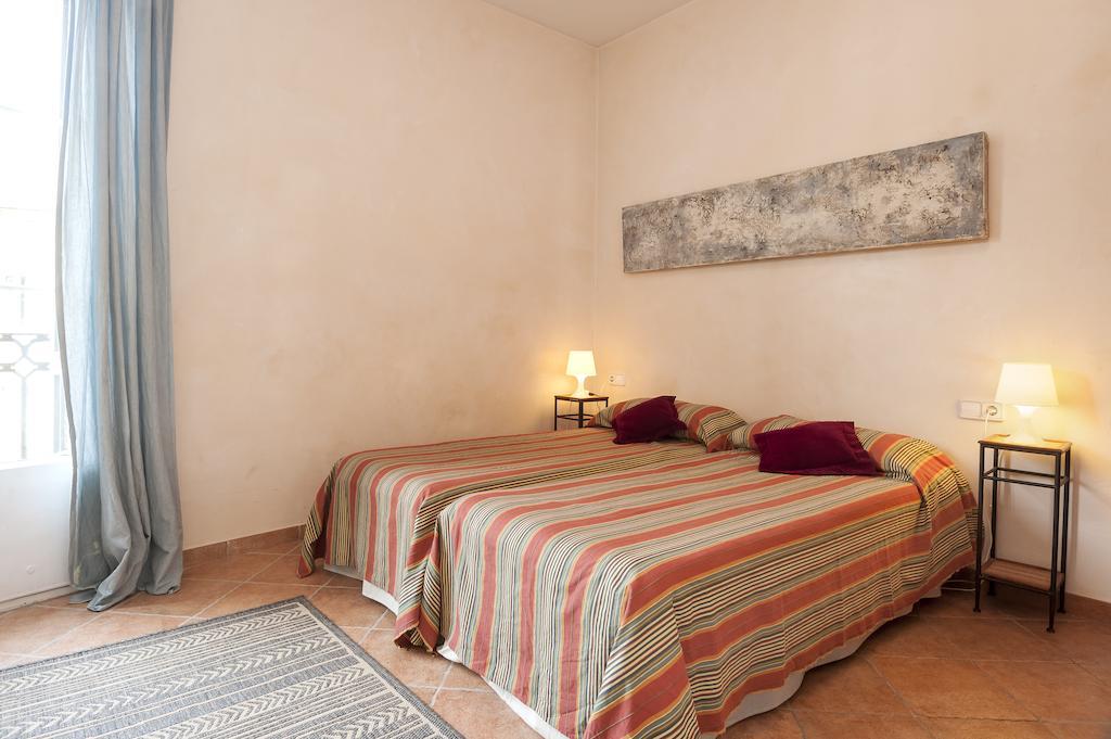 Gaudi Apartment 9 Barcelona Phòng bức ảnh