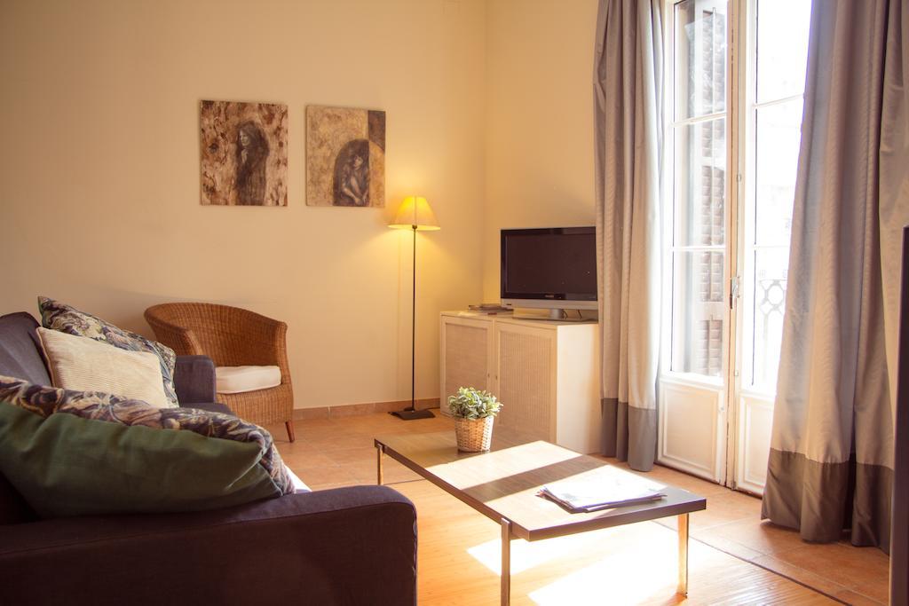 Gaudi Apartment 9 Barcelona Phòng bức ảnh